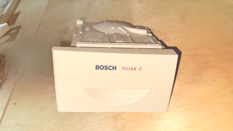 Порошкоприемник лоток стиральной машины Bosch WFC 2063 OE (б/у)