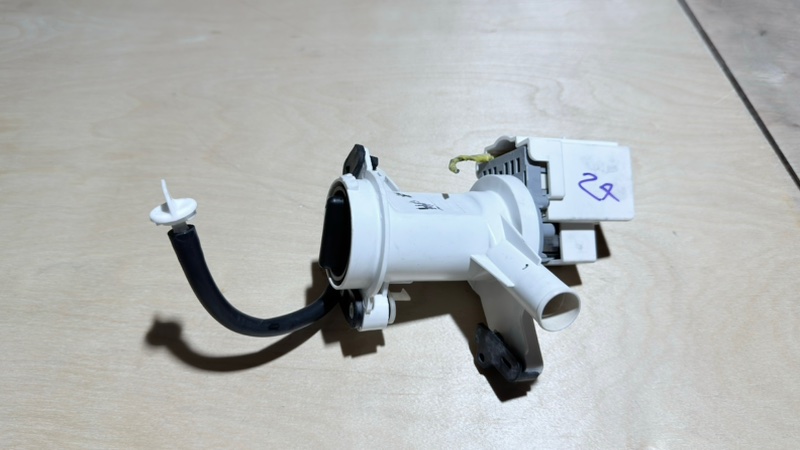 Сливной насос (помпа) стиральной машины Samsung WF1590NFU (б/у)