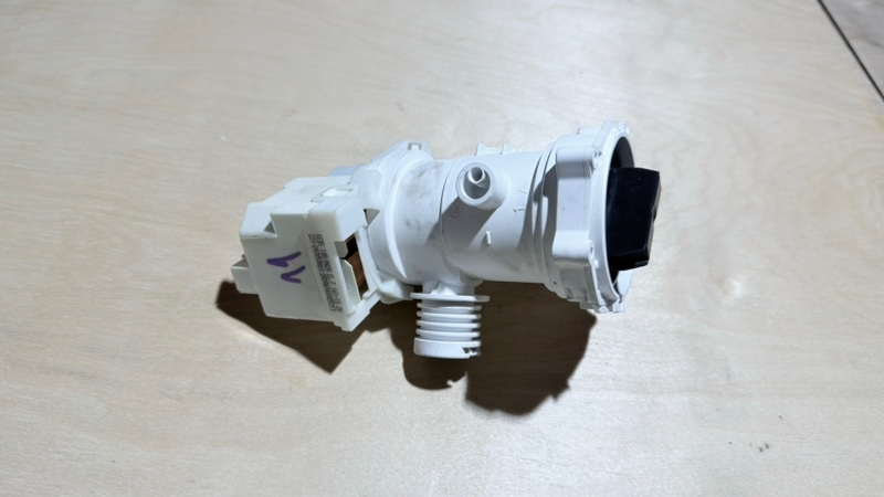 Сливной насос (помпа) стиральной машины Indesit NSL 605 S (б/у)