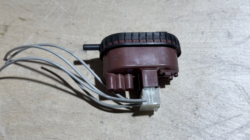 Прессостат стиральной машины Bosch WFH 2060 OE (б/у)