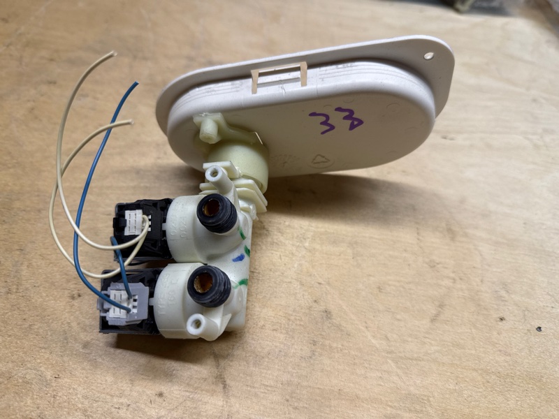 Клапан воды стиральной машины Hotpoint-Ariston AWM 129 (б/у)