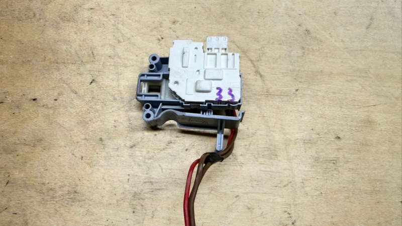 Замок люка (убл) стиральной машины Hotpoint-Ariston AWM 129 (б/у)