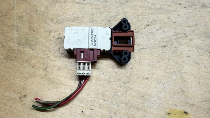 Замок люка (убл) стиральной машины Beko MVY 69021 MW1 (б/у)