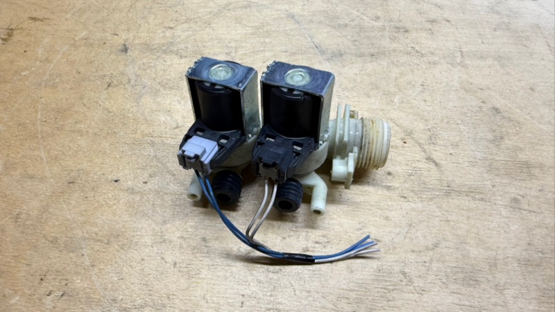 Клапан воды стиральной машины Indesit BWSA 61051 (б/у)