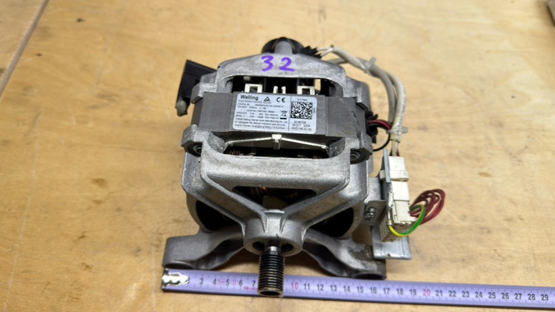 Двигатель (мотор) стиральной машины Indesit BWSA 61051 (б/у)