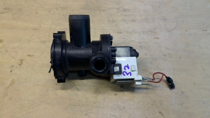 Сливной насос (помпа) стиральной машины Indesit BWSA 61051 (б/у)