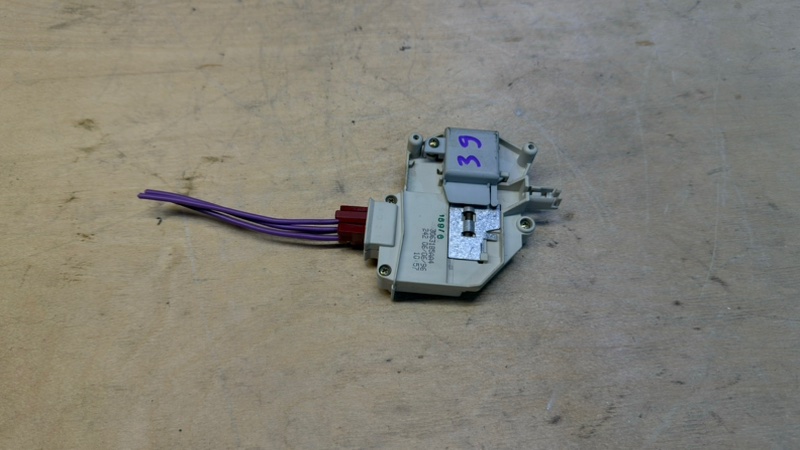 Замок люка (убл) стиральной машины Bosch WFF 1200 (б/у)