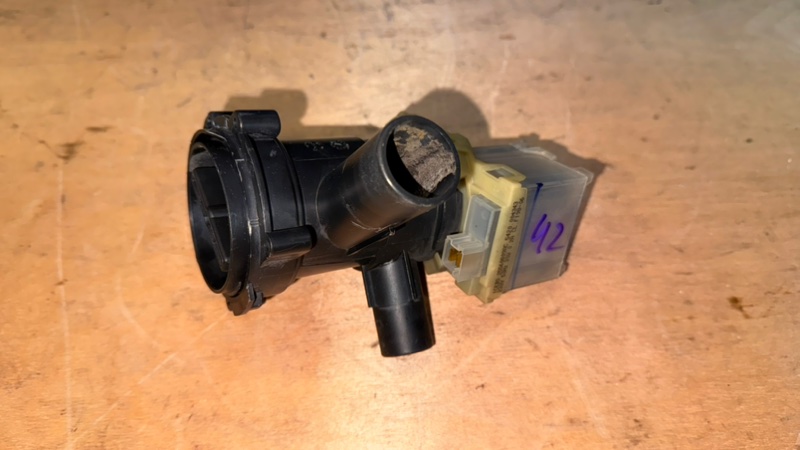 Водяной насос (Помпа) Bosch WLX 20460 OE (б/у)