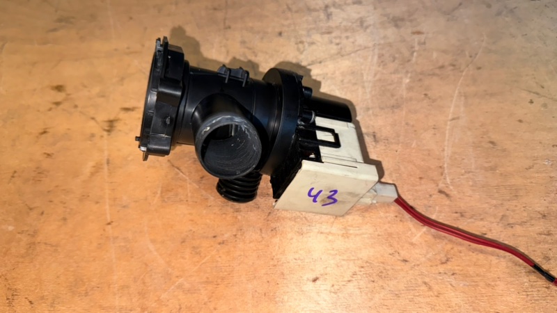 Сливной насос (помпа) стиральной машины Hotpoint-Ariston WMSG 608 B (б/у)