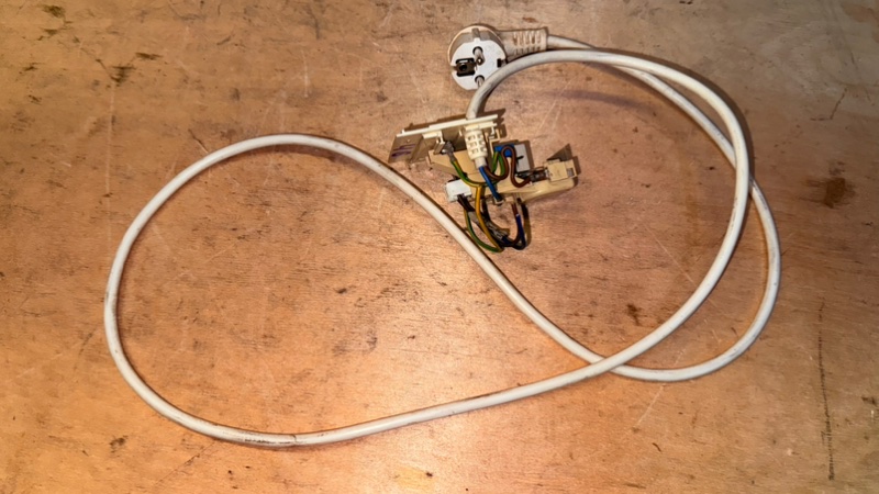 Фильтр сетевой стиральной машины Hotpoint-Ariston ARULS 105 (б/у)