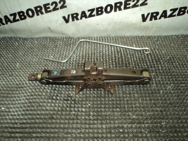 Домкрат Toyota Corolla Домкрат Toyota Corolla