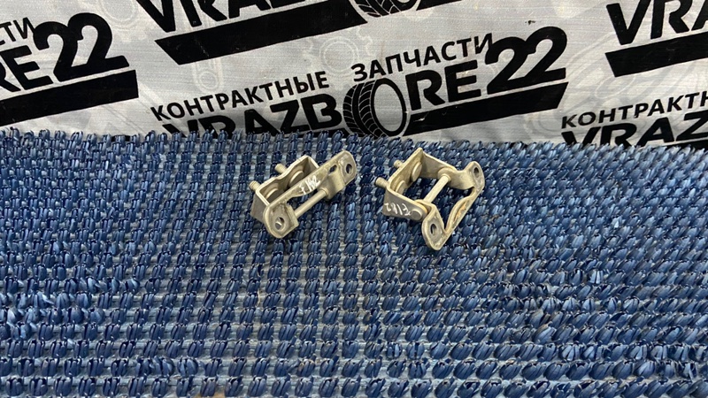 Петли багажника Subaru Forester SG5 EJ205 2006