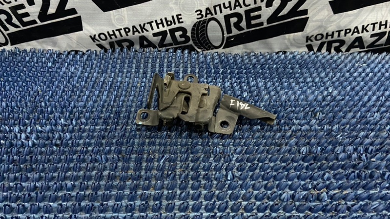 Замок капота Subaru Forester SG5 EJ205 2006