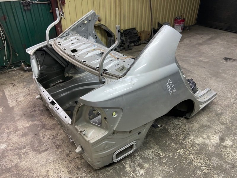 Задняя часть автомобиля Toyota Premio ZZT245-0014141 1ZZ-FE