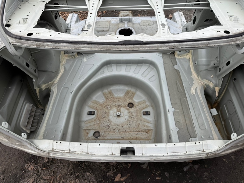 Задняя часть автомобиля Vista 2000 ZZV50-0025369 1ZZ-FE Задняя часть автомобиля Vista 2000 ZZV50-0025369 1ZZ-FE