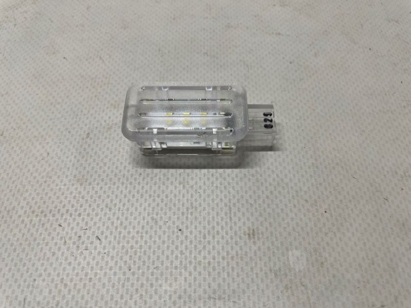 Плафон задний Land Rover Range Rover Velar 2019 L560 P300 LR034050 контрактная