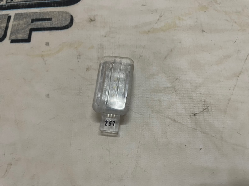 Плафон Land Rover Discovery 2019 L462 30DDTX LR034050 контрактная