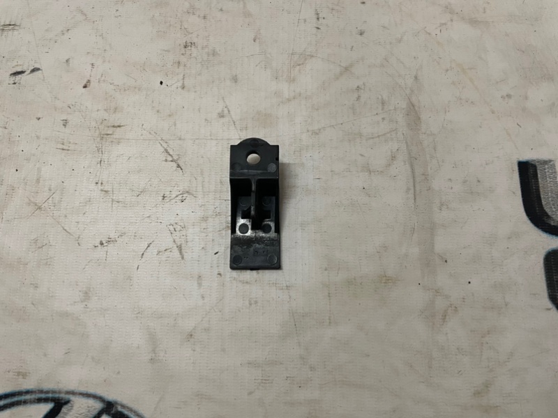 Запчасть кронштейн радиатора Land Rover Range Rover Velar 2019 L560 30DDTX LR092459 контрактная Кронштейн радиатора Land Rover Range Rover Velar 2019 L560 30DDTX LR092459 контрактная