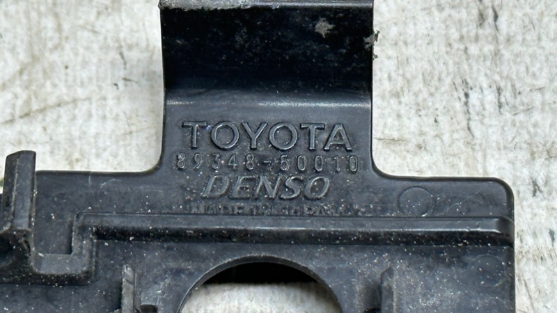 Кронштейн датчика парковки передний Lexus LS430 UCF30 3UZFE
