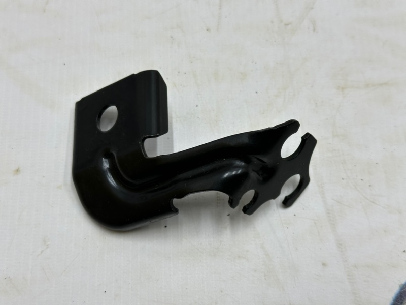 Кронштейн задний левый E-PACE 2020 X540 AJ20D4