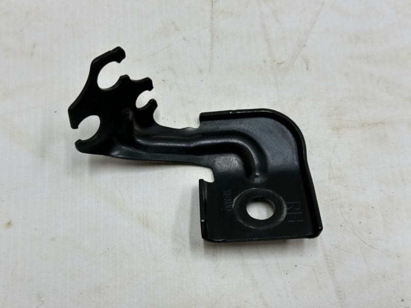 Запчасть кронштейн задний правый JAGUAR E-PACE 2020 X540 AJ20D4 JDE39757 контрактная Кронштейн задний правый JAGUAR E-PACE 2020 X540 AJ20D4 JDE39757 контрактная