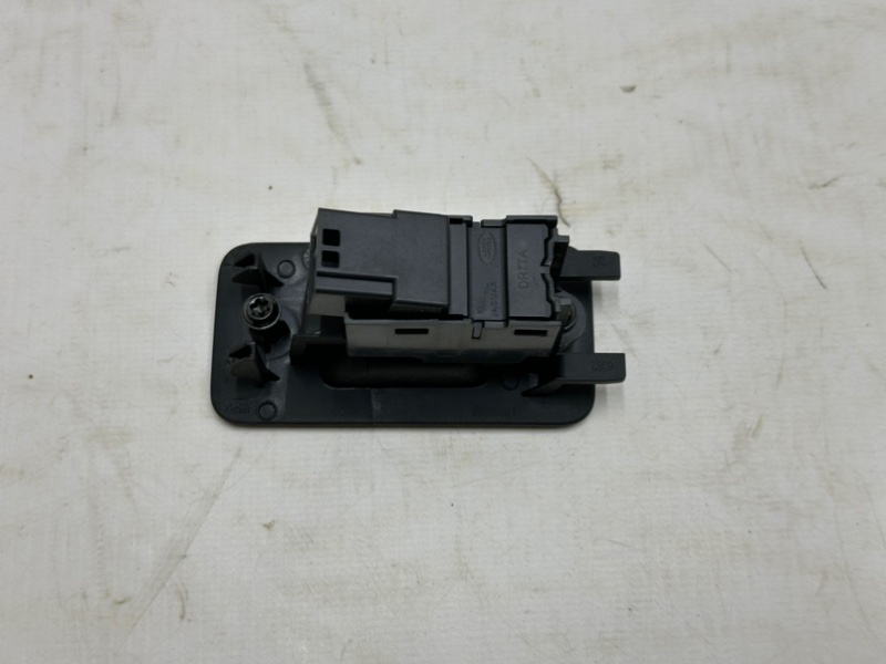 Кнопка стеклоподъемника Discovery 2017 L462 30DDTX