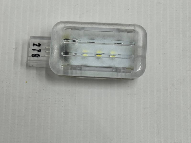 Плафон Land Rover Range Rover Velar 2019 L560 AJ200P LR034050 контрактная