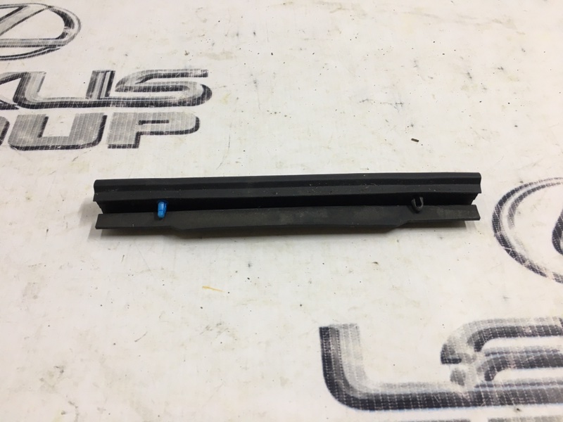 Уплотнитель крыла передний левый RX400h 2006 MHU38 3MZFE