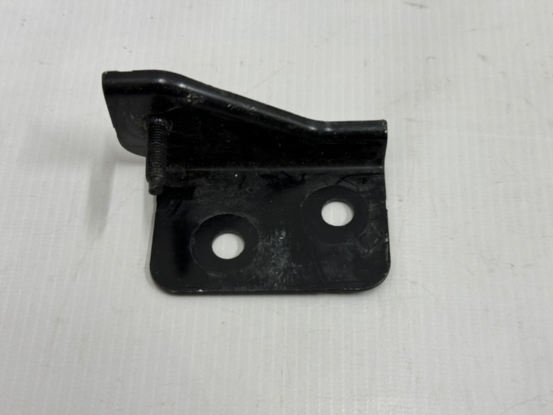 Кронштейн передний правый Land Rover Range Rover Velar 2019 L560 AJ200 LR091695 контрактная