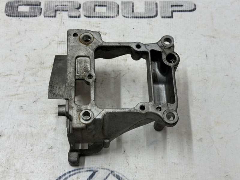 Кронштейн ТНВД Land Rover Discovery L462 30DDTX