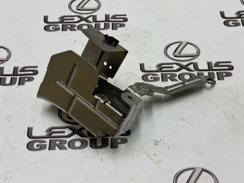 Запчасть кронштейн Land Rover Range Rover Velar 2019 L560 AJ200P LR101974 контрактная Кронштейн Land Rover Range Rover Velar 2019 L560 AJ200P LR101974 контрактная