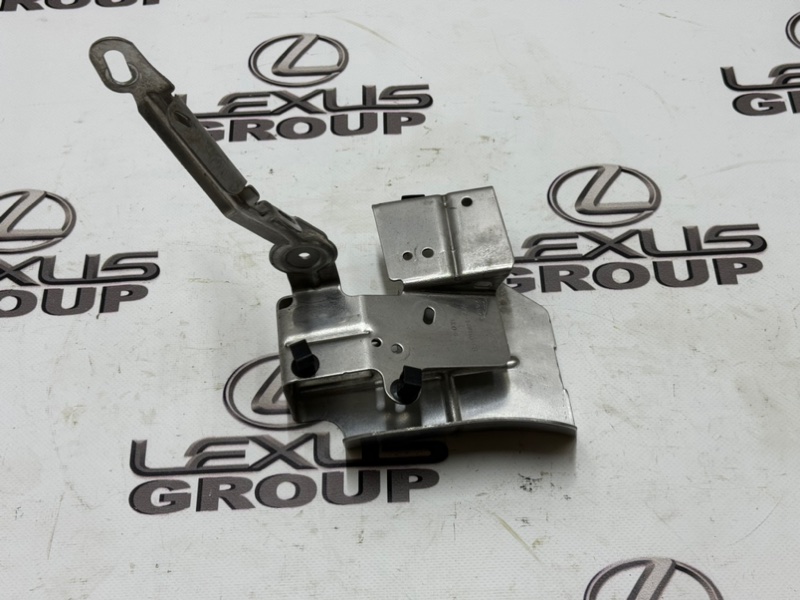 Кронштейн Land Rover Range Rover Velar L560 AJ200P Кронштейн Land Rover Range Rover Velar L560 AJ200P