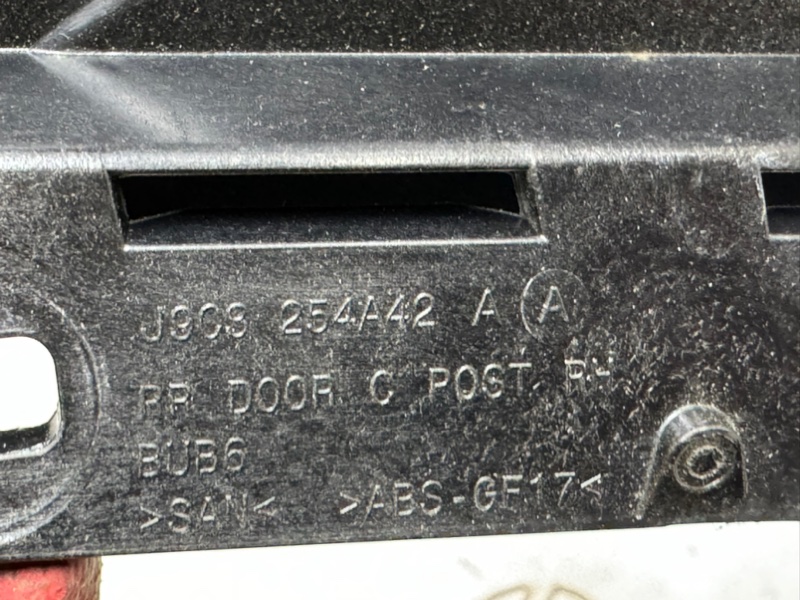 Молдинг на дверь задний правый E-PACE 2020 X540 AJ20D4 Молдинг на дверь задний правый E-PACE 2020 X540 AJ20D4