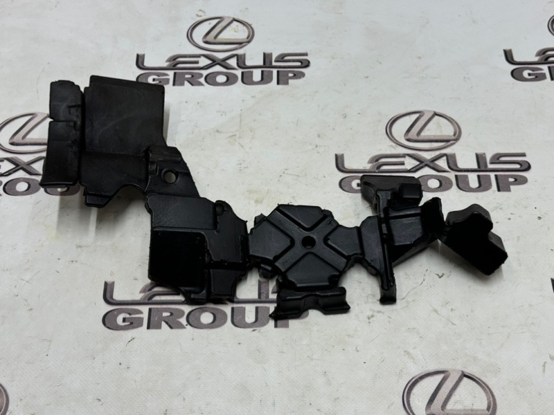 Запчасть шумоизоляция левая Land Rover Range Rover Velar 2018 L560 AJ200 LR083682 контрактная Шумоизоляция левая Land Rover Range Rover Velar 2018 L560 AJ200 LR083682 контрактная