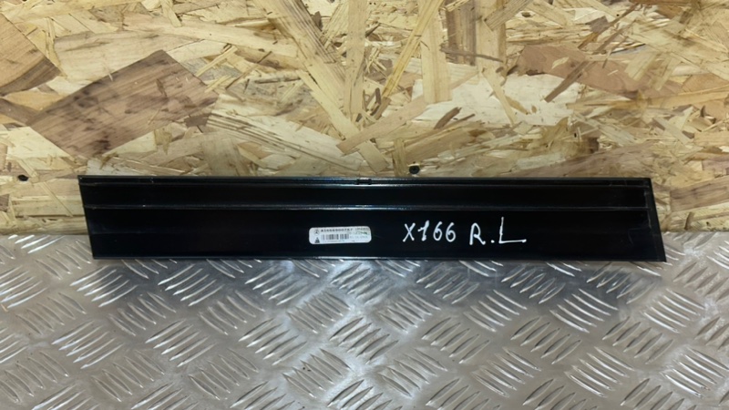 Молдинг на дверь задний левый GLS - Class 2018 X166 OM642 Молдинг на дверь задний левый GLS - Class 2018 X166 OM642