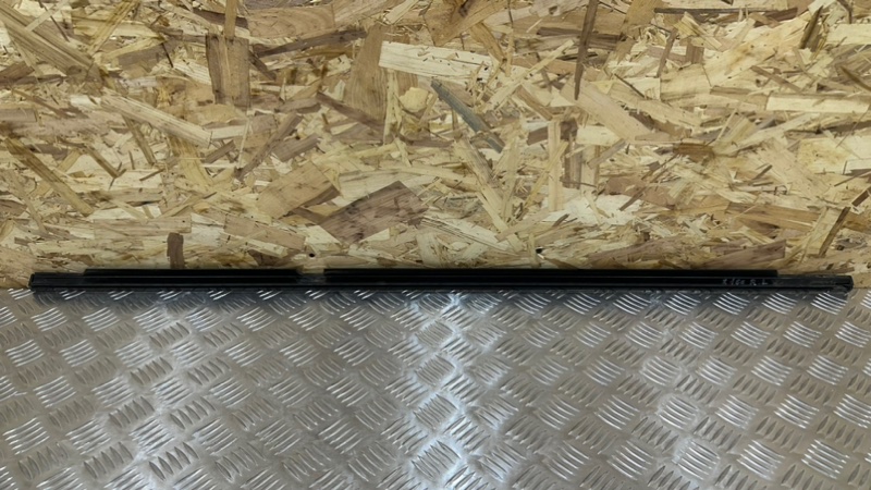 Молдинг на дверь задний левый GLS - Class 2018 X166 OM642