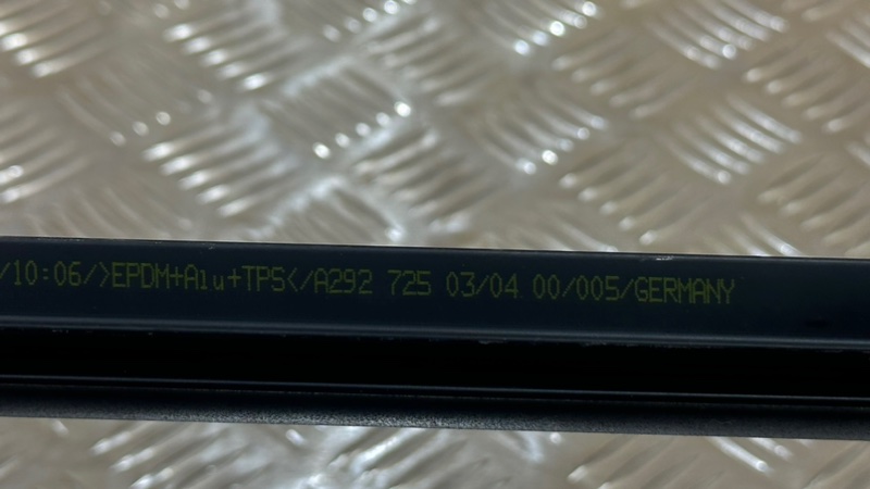 Молдинг на дверь передний правый Mercedes-Benz GLS - Class X166 OM642 Молдинг на дверь передний правый Mercedes-Benz GLS - Class X166 OM642