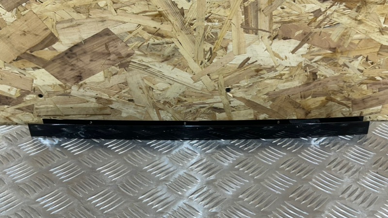 Направляющая стекла задняя левая Mercedes-Benz GLS - Class 2018 X166 OM642 A1667300319 контрактная