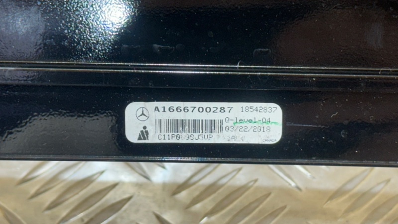 Молдинг стекла задний правый Mercedes-Benz GLS - Class X166 OM642