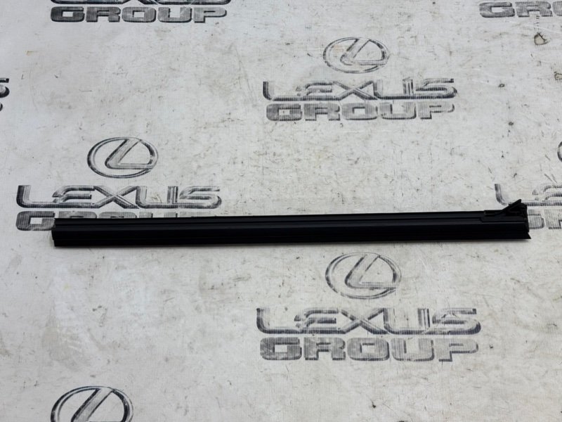 Уплотнитель стекла передний правый RAV4 2020 AXAH52 A25AFXS