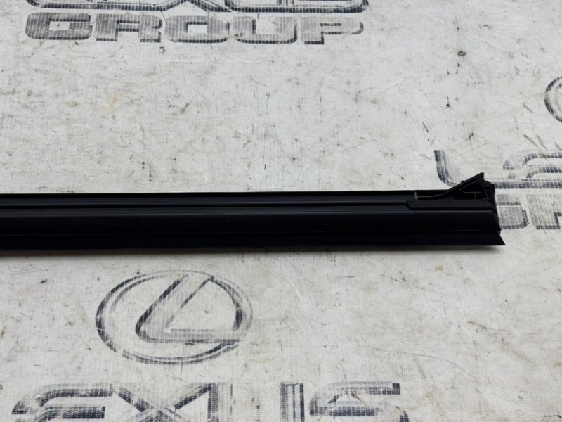 Уплотнитель стекла передний правый RAV4 2020 AXAH52 A25AFXS