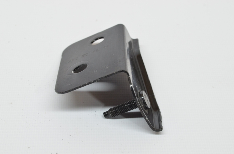 Кронштейн передний правый Range Rover Velar 2018 L560 30DDTX