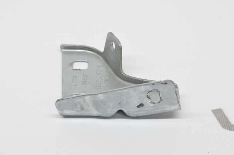 Кронштейн правый Range Rover Velar 2019 L560 AJ200P