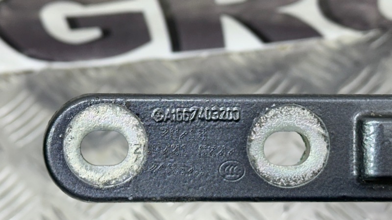 Петля багажника задняя GLS - Class 2018 X166 OM642