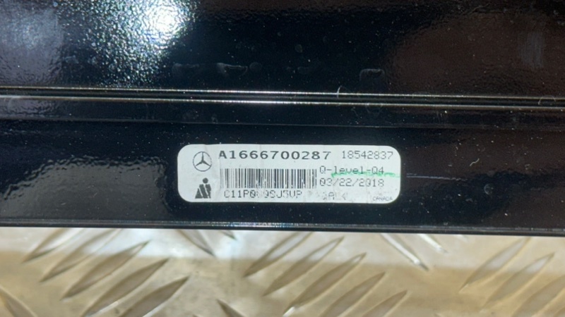 Молдинг стекла задний правый Mercedes-Benz GLS - Class X166 OM642