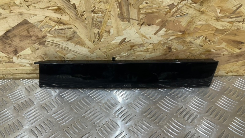 Запчасть молдинг стекла задний левый Mercedes-Benz GLS - Class 2018 X166 OM642 A1666700187 контрактная Молдинг стекла задний левый Mercedes-Benz GLS - Class 2018 X166 OM642 A1666700187 контрактная