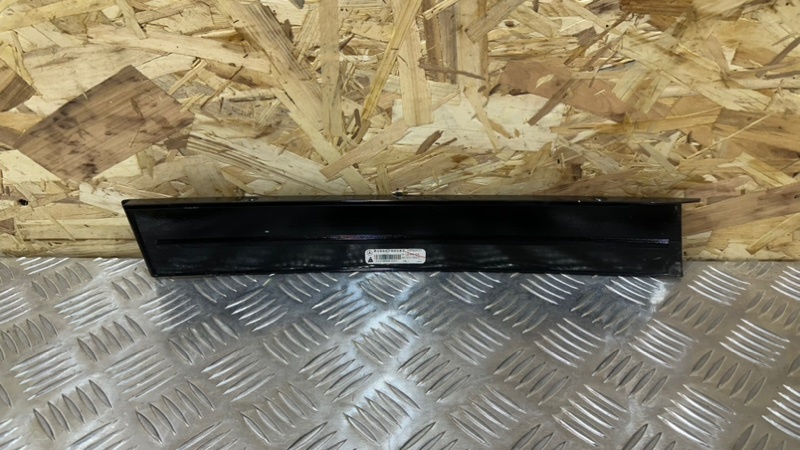 Молдинг стекла задний левый GLS - Class 2018 X166 OM642 Молдинг стекла задний левый GLS - Class 2018 X166 OM642