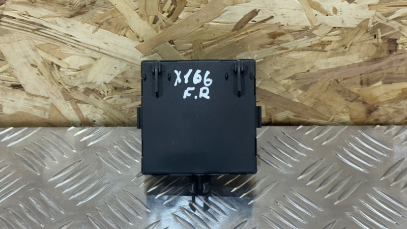 Блок управления дверьми передний правый GLS - Class 2018 X166 OM642