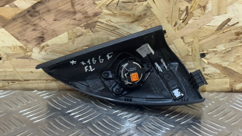 Крышка динамика передняя левая GLS - Class 2018 X166 OM642