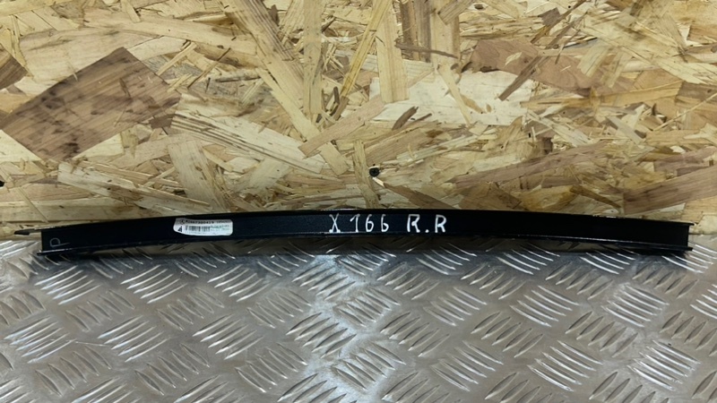 Направляющая стекла задняя правая GLS - Class 2018 X166 OM642